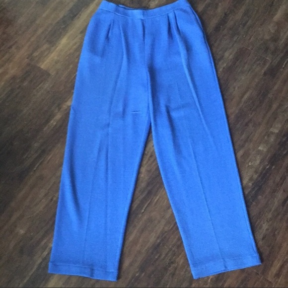 St. John 2 piece knit set collection by Marie Gray - Picture 4 of 11